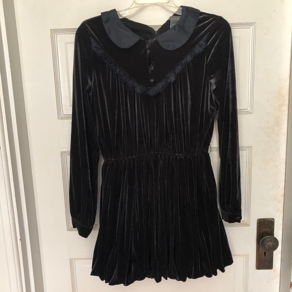 Peter Pan collar velvet black dress